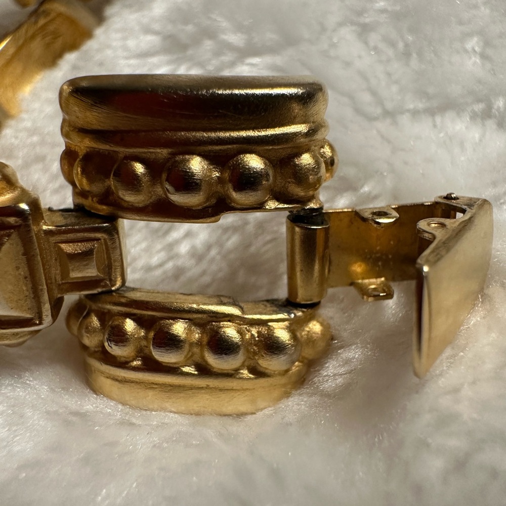 Elegant Gold Greek style braclet - Picture 3 of 5